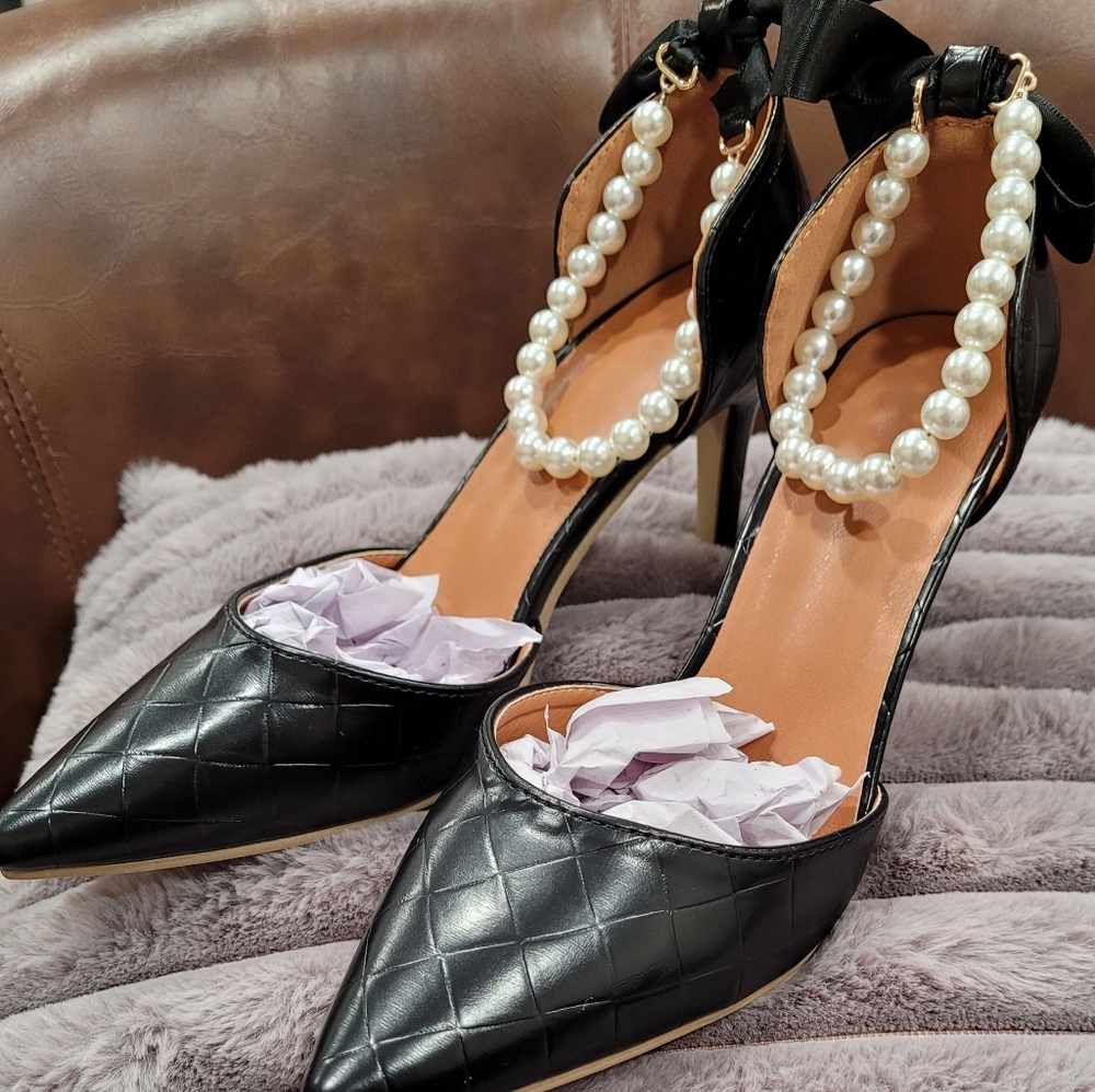 New Diamond Texture Close Toe High Heels with Pearl like Strap